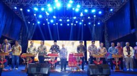 Gubernur Lampung Rahmat Mirzani Djausal dan Wakil Gubernur Jihan Nurlela membuka Lampung Fest 2025 di PKOR Way Halim, Bandar Lampung. Festival ini mengangkat tema “Coffee and Tourism” untuk memperkuat hilirisasi kopi dan mendorong pertumbuhan pariwisata daerah.