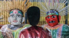 Suasana pameran Indonesia Outing Expo 2025 yang menghadirkan lebih dari 100 vendor wisata dan hotel.