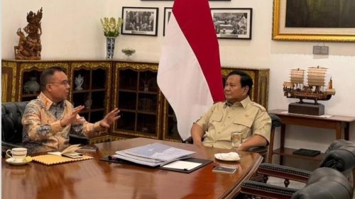 Presiden Prabowo Subianto bertemu Wakil Ketua DPR Sufmi Dasco Ahmad di Istana Merdeka untuk membahas program strategis nasional.