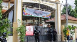 Kabid Humas Polda Metro Jaya Kombes Budi Hermanto memberikan keterangan terkait kondisi siswa pelaku ledakan SMAN 72 Kelapa Gading.