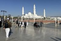 Suasana dalam Masjid Quba saat jemaah dari berbagai negara melaksanakan Salat Sunnah.