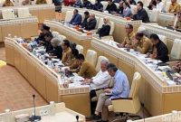 Wamendagri Bima Arya menyampaikan laporan penanganan 737 aduan masyarakat terkait kepala daerah dalam rapat kerja bersama Komisi II DPR di Senayan, Jakarta.