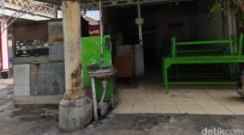 Thirthania Laura Damayanthie menjelaskan bahwa semua bahan bakso di Bakso Remaja Gading Solo halal dan berbahan sapi.