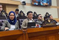 Ketua Komisi III DPR, Habiburokhman, memberikan keterangan terkait pembahasan RUU Penyesuaian Pidana di kompleks parlemen, Jakarta.