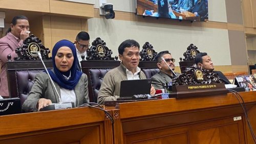 Ketua Komisi III DPR, Habiburokhman, memberikan keterangan terkait pembahasan RUU Penyesuaian Pidana di kompleks parlemen, Jakarta.