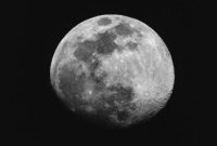 Fenomena Cold Moon 2025 menampilkan Bulan Purnama yang lebih besar dan terang di langit malam.
