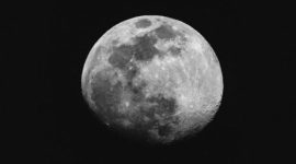 Fenomena Cold Moon 2025 menampilkan Bulan Purnama yang lebih besar dan terang di langit malam.