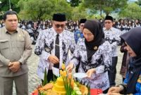 Ketua DPRD Sungai Penuh Hutri Randa menghadiri upacara HUT PGRI ke-80, Rabu (17/12).