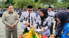 Ketua DPRD Sungai Penuh Hutri Randa menghadiri upacara HUT PGRI ke-80, Rabu (17/12).