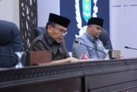 Wakil Ketua DPRD Hardizal memimpin Rapat Paripurna bahas Tatib.