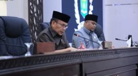 Wakil Ketua DPRD Hardizal memimpin Rapat Paripurna bahas Tatib.