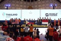 Timnas Mobile Legends Indonesia merayakan medali perunggu SEA Games 2025 di Bangkok