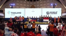Timnas Mobile Legends Indonesia merayakan medali perunggu SEA Games 2025 di Bangkok