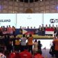 Timnas Mobile Legends Indonesia merayakan medali perunggu SEA Games 2025 di Bangkok