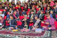 Wako Alfin menghadiri Festival Budaya Kurintji di Dermaga Danau Kerinci, menyaksikan pertunjukan seni tradisi dan atraksi budaya lokal.