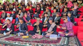 Wako Alfin menghadiri Festival Budaya Kurintji di Dermaga Danau Kerinci, menyaksikan pertunjukan seni tradisi dan atraksi budaya lokal.
