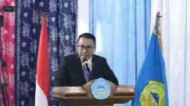 Wako Sungai Penuh, Alfin, SH memberikan sambutan saat wisuda mahasiswa STIA-NUSA di GOR Kemenangan