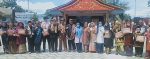 Bupati Monadi menutup Festival Budaya Kerinci 2025 di Dermaga Danau Kerinci, didampingi Wakil Bupati H. Murison.
