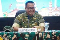 Wali Kota Sungai Penuh Alfin SH bersama Wakil Wali Kota Azhar Hamzah saat menutup kegiatan Bimtek Kepala Desa dan BPD se-Kota Sungai Penuh di Korem 042/Gapu, Kamis (19/12).
