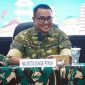 Wali Kota Sungai Penuh Alfin SH bersama Wakil Wali Kota Azhar Hamzah saat menutup kegiatan Bimtek Kepala Desa dan BPD se-Kota Sungai Penuh di Korem 042/Gapu, Kamis (19/12).
