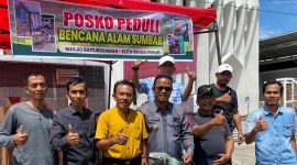 Ketua Mamak Nan VIII Kerinci–Sungaipenuh bersama tim membuka donasi dan menyalurkan bantuan bagi korban bencana Sumatera Barat.