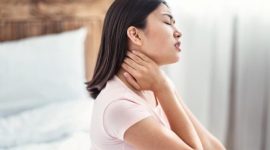 Kolesterol tinggi dapat menumpuk di pembuluh darah dan memicu nyeri serta kekakuan pada leher dan pundak