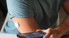 FDA meminta pasien menghentikan penggunaan beberapa sensor FreeStyle Libre Abbott karena gangguan pembacaan glukosa.”