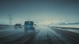 Petugas BMKG menunjukkan peta prakiraan cuaca hujan lebat dan angin kencang pada 15–16 Desember 2025