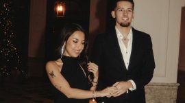 Artis Jennifer Coppen resmi dilamar oleh sang kekasih, pemain sepak bola Justin Hubner.(Instagram/@jennifercoppenreal20)