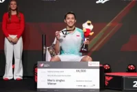 Jonatan Christie merayakan kemenangan usai memastikan gelar juara dalam salah satu turnamen BWF World Tour 2025.