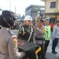 Penyematan pita tanda operasi oleh Kapolres Kerinci menandai dimulainya Operasi Lilin 2025 untuk pengamanan Natal dan Tahun Baru ( Foto Humas Polres)