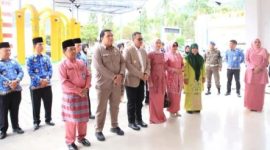 Ketua DPRD Sungai Penuh bersama Ketua PIAD menghadiri acara Hari Ibu ke-97 di Kota Sungai Penuh, Rabu (17/12/2025).