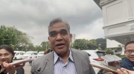 Ketua MPR Ahmad Muzani memberikan keterangan kepada wartawan di Jakarta, Selasa (2/12/2025).