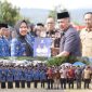 Bupati Monadi menyerahkan SK PPPK Paruh Waktu. (Foto Kerinci satu)