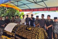 Walikota Alfin S.H. melayat ke rumah duka Wakil Walikota Azhar Hamzah.