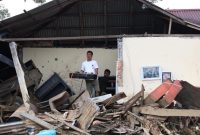 Banjir bandang menghancurkan rumah dan ruko milik warga, Kenael Joris, di Nagari Salareh Aia, Agam.