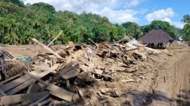 Kondisi banjir bandang melanda Salareh Aia, Kecamatan Palembayan, Kabupaten Agam. (ANTARA/Yusrizal)


