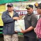 Wakil Ketua Komisi VI DPR RI Andre Rosiade berdialog dengan warga terdampak banjir bandang di Nagari Maninjau, Kabupaten Agam.