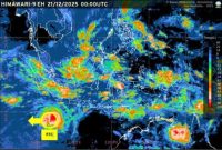 Citra satelit menunjukkan bibit siklon tropis 93S di Samudra Hindia barat daya Jawa Barat yang diprediksi BMKG berkembang menjadi siklon tropis.