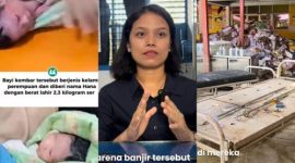 Tenaga medis Puskesmas Stabat Lama membantu persalinan seorang ibu hamil di dalam ambulans saat proses evakuasi akibat banjir di Kabupaten Langkat, Sumatera Utara.