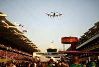 Atraksi pesawat di Sirkuit Yas Marina, Abu Dhabi, sebagai pembuka jelang Grand Prix Abu Dhabi 2024. (Foto: formula1.com)