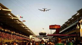 Atraksi pesawat di Sirkuit Yas Marina, Abu Dhabi, sebagai pembuka jelang Grand Prix Abu Dhabi 2024. (Foto: formula1.com)