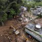 Foto kerusakan akibat banjir bandang di Karo, Sumatra Utara. Ahli UGM menilai bencana ini terkait kerusakan hutan hulu. Foto: AP/Binsar Bakkara