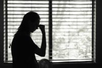 Ilustrasi kasus kekerasan dalam rumah tangga yang menimpa seorang wanita di Sawangan, Depok, hingga mengalami luka serius pada mata.