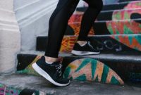 Ilustrasi jalan kaki. Jalan kaki terputus-putus kurang efektif; ritme yang tepat penting untuk manfaat maksimal tubuh. (Pexels/RDNE Stock project)