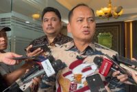 Kapuspenkum Kejaksaan Agung, Anang Supriatna, memberikan keterangan kepada wartawan di Jakarta terkait OTT KPK terhadap Kajari Hulu Sungai Utara.