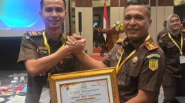 Kejari Sungai Penuh terima penghargaan Pidsus terbaik Jambi 2025.