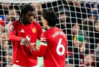 Ayden Heaven (kiri) senang Man United bisa clean sheet lagi. (Foto: Manchester United via Getty Imag/Ash Donelon)