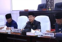 Ketua Pansus Dahkir Yahya memimpin rapat pembahasan Tata Tertib DPRD Kota Sungai Penuh.