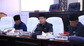 Ketua Pansus Dahkir Yahya memimpin rapat pembahasan Tata Tertib DPRD Kota Sungai Penuh.